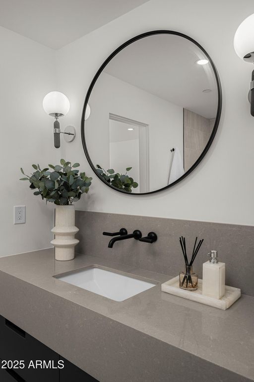 Image 23 of property listing at 5355 E DESERT VISTA Road, Paradise Valley, AZ 85253