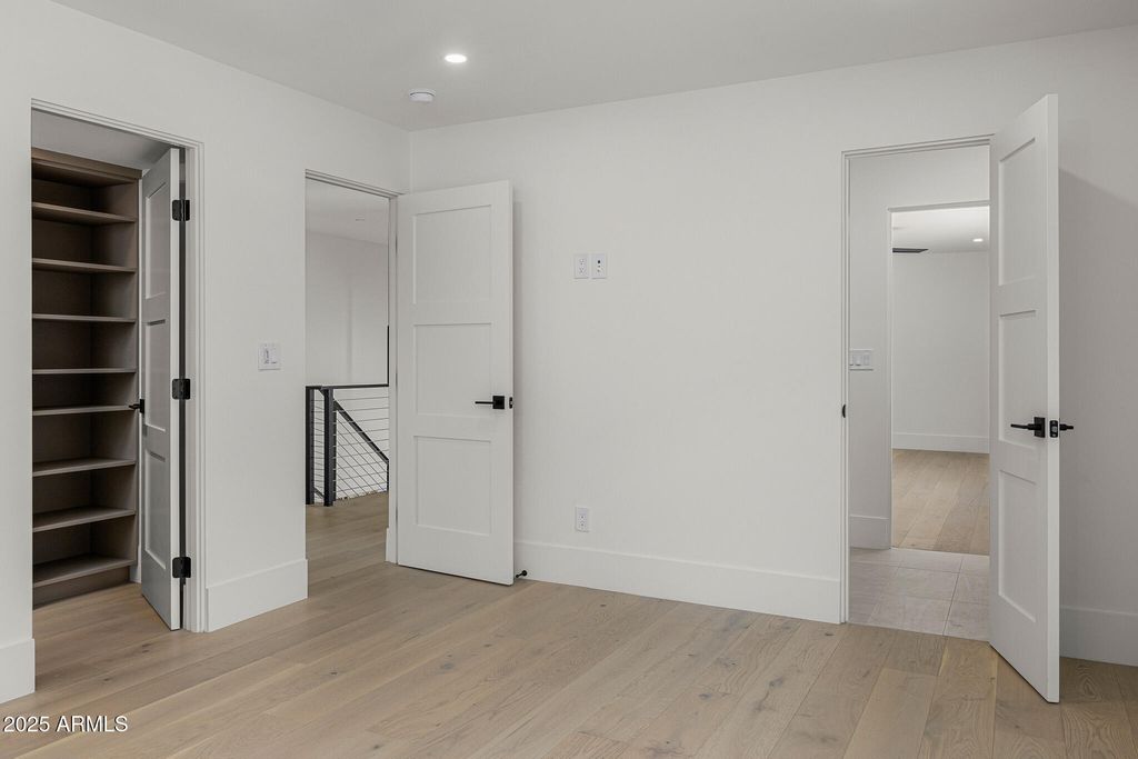 Image 27 of property listing at 5355 E DESERT VISTA Road, Paradise Valley, AZ 85253