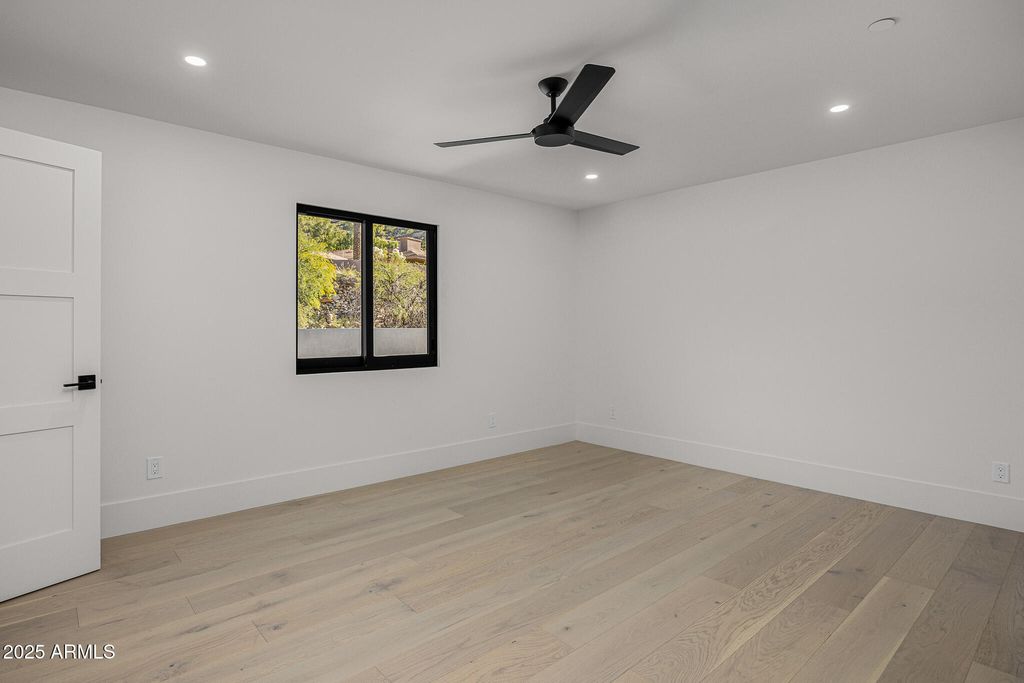 Image 28 of property listing at 5355 E DESERT VISTA Road, Paradise Valley, AZ 85253