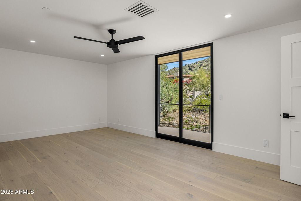 Image 29 of property listing at 5355 E DESERT VISTA Road, Paradise Valley, AZ 85253