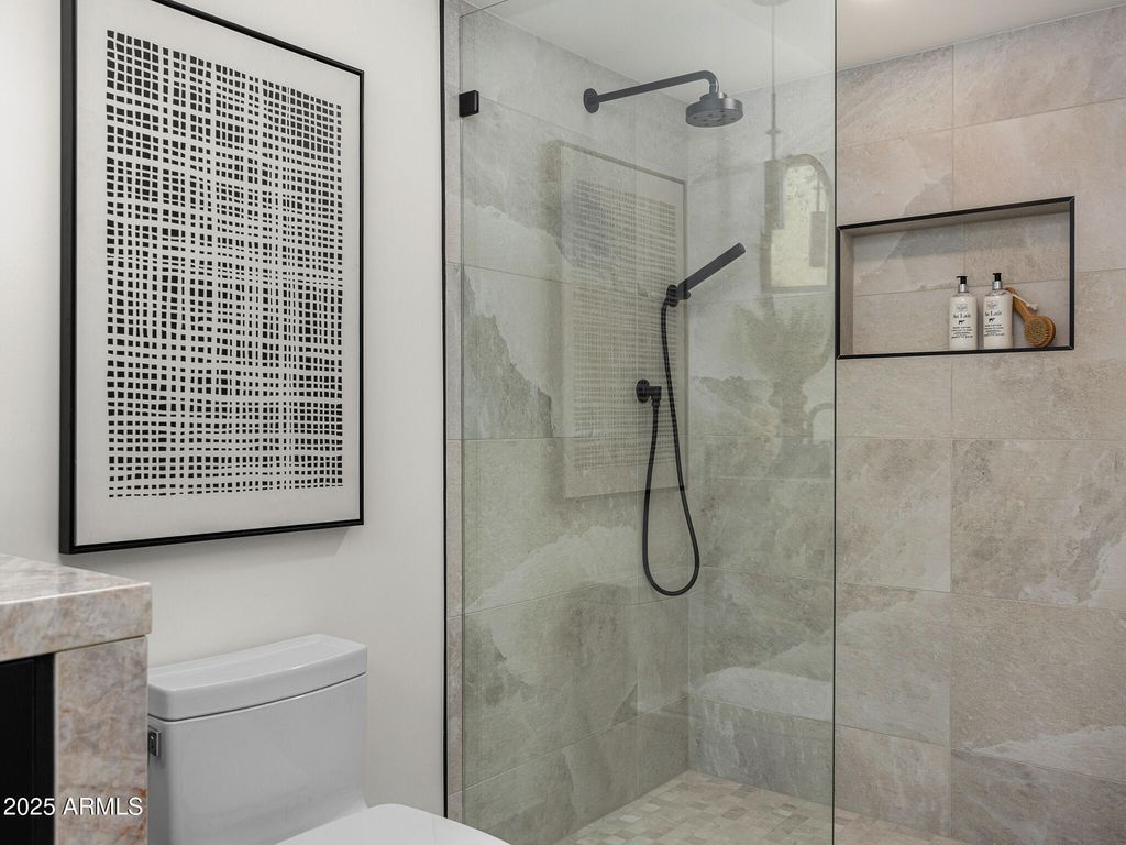 Image 31 of property listing at 5355 E DESERT VISTA Road, Paradise Valley, AZ 85253