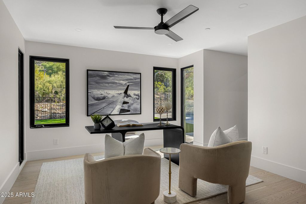 Image 32 of property listing at 5355 E DESERT VISTA Road, Paradise Valley, AZ 85253