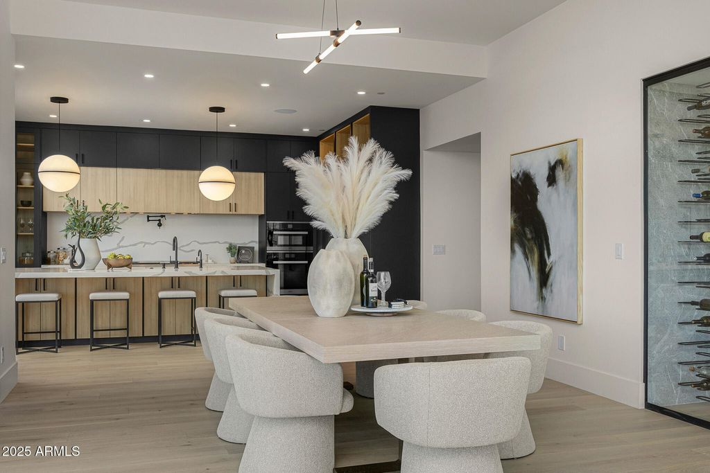 Image 8 of property listing at 5355 E DESERT VISTA Road, Paradise Valley, AZ 85253