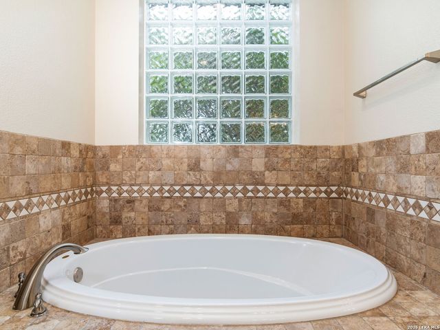 103 S Cibolo Hollow, Fair Oaks Ranch, TX 78015