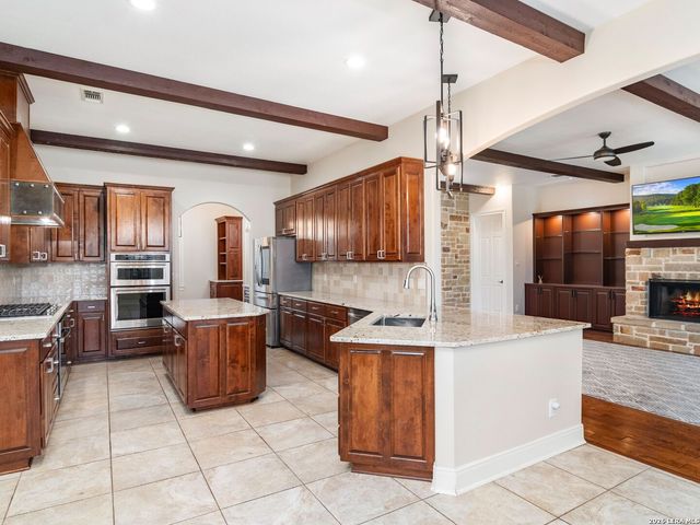 103 S Cibolo Hollow, Fair Oaks Ranch, TX 78015