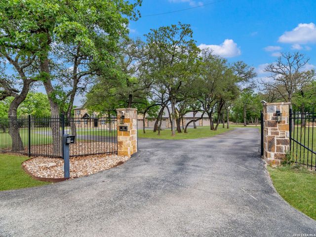 103 S Cibolo Hollow, Fair Oaks Ranch, TX 78015