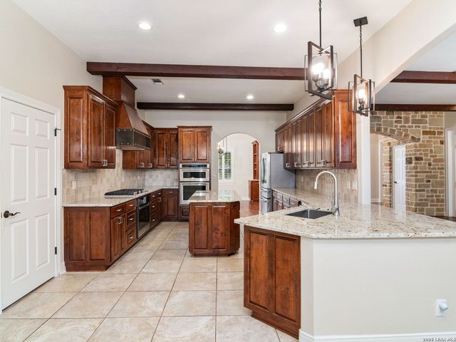 103 S Cibolo Hollow, Fair Oaks Ranch, TX 78015