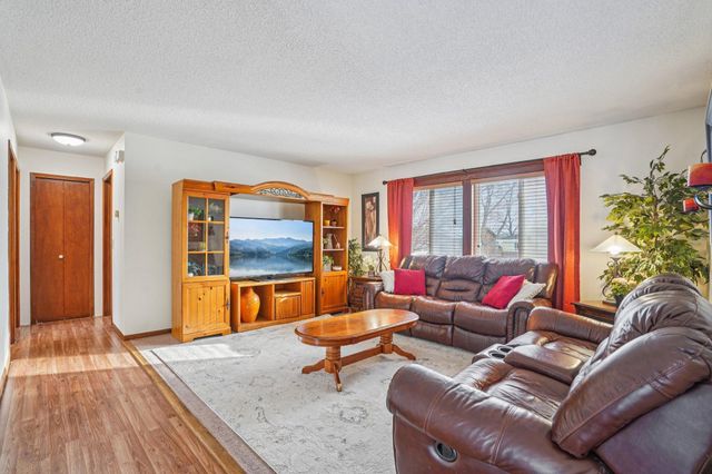 621 Menke Avenue, Shakopee, MN 55379