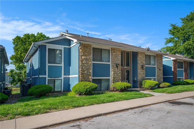 8143 Holmes Road 202, Kansas City, MO 64131