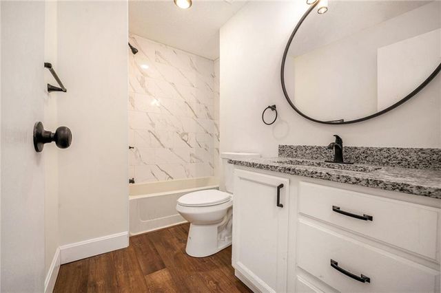 8143 Holmes Road 202, Kansas City, MO 64131