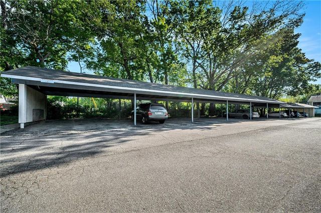 8143 Holmes Road 202, Kansas City, MO 64131