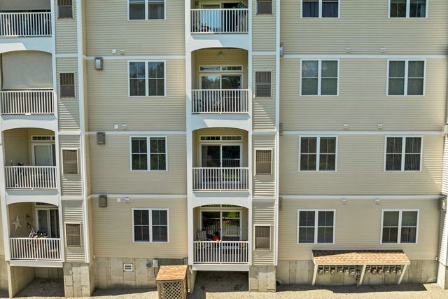 4 Henry David Dr Unit 203, Nashua, NH 03062