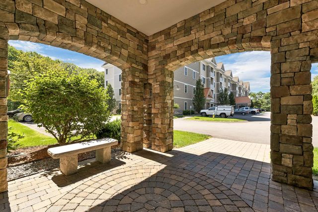 4 Henry David Dr Unit 203, Nashua, NH 03062
