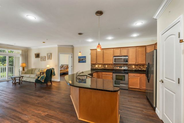 4 Henry David Dr Unit 203, Nashua, NH 03062