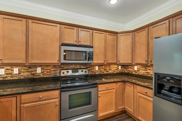 4 Henry David Dr Unit 203, Nashua, NH 03062