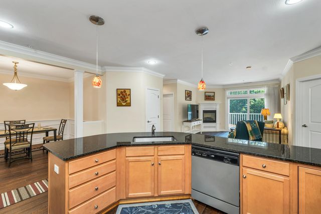 4 Henry David Dr Unit 203, Nashua, NH 03062