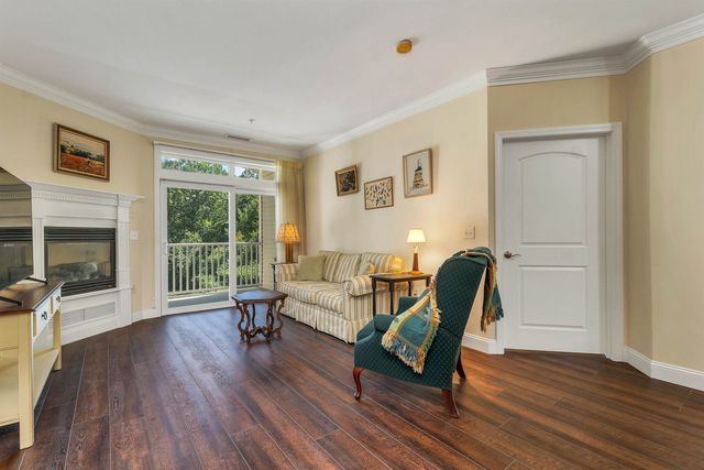 4 Henry David Dr Unit 203, Nashua, NH 03062