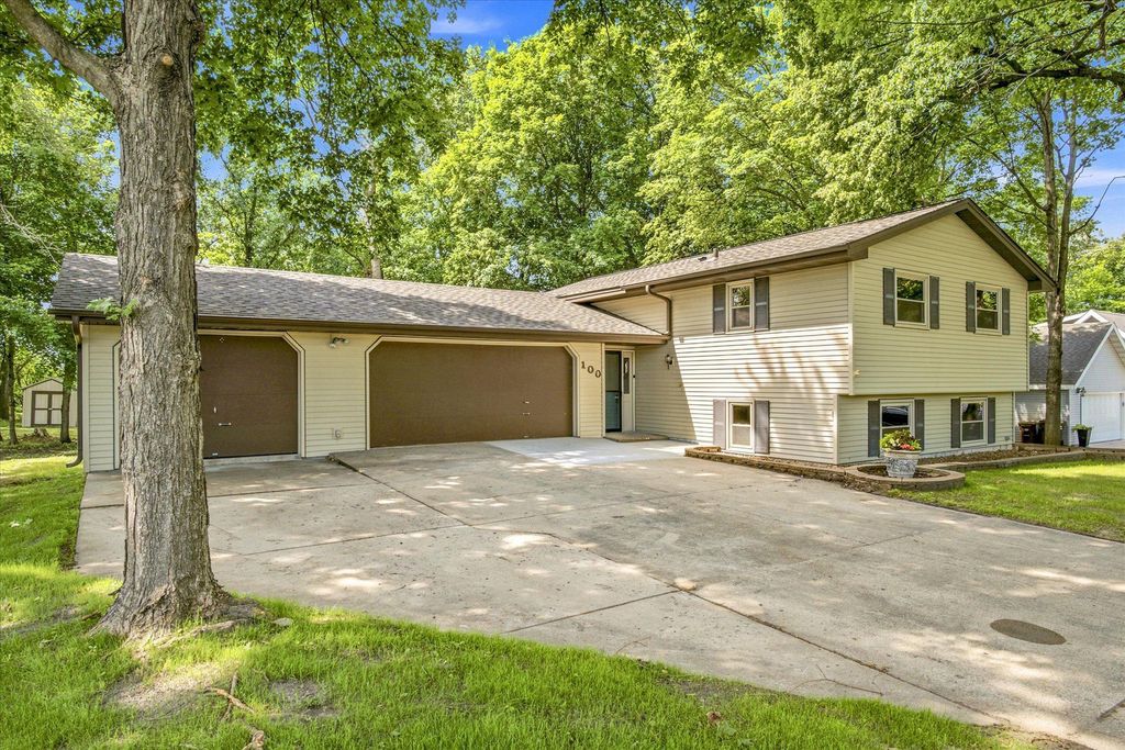 100 Shadywood Lane, Delano, MN 55328