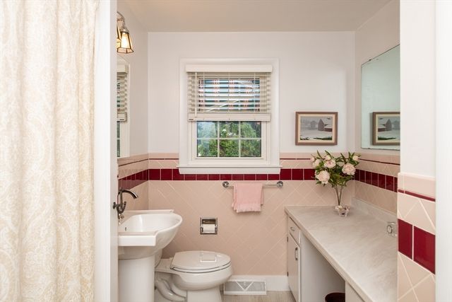 12 Brook Drive, Fairhaven, MA 02719