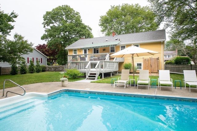 12 Brook Drive, Fairhaven, MA 02719
