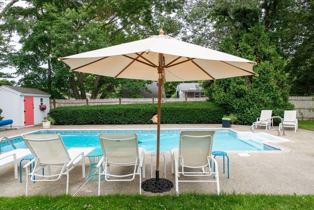 12 Brook Drive, Fairhaven, MA 02719