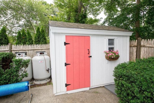 12 Brook Drive, Fairhaven, MA 02719