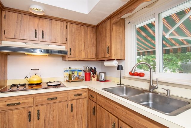 12 Brook Drive, Fairhaven, MA 02719