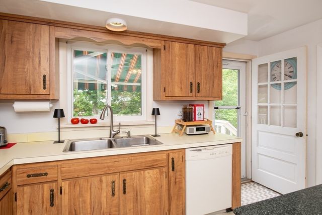 12 Brook Drive, Fairhaven, MA 02719