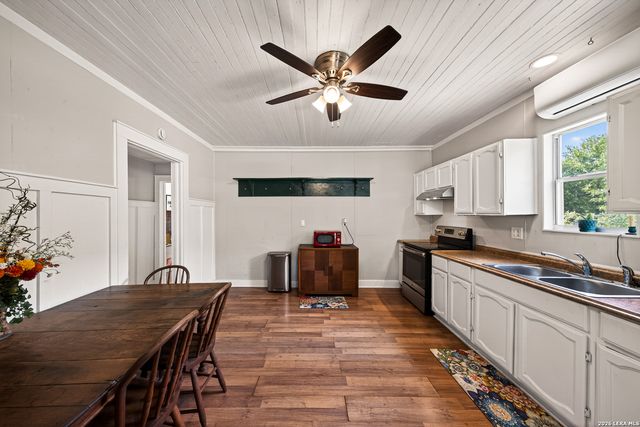 320 SECOND ST, Comfort, TX 78013