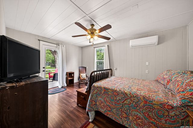 320 SECOND ST, Comfort, TX 78013