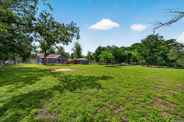 320 SECOND ST, Comfort, TX 78013