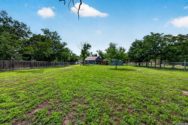 320 SECOND ST, Comfort, TX 78013