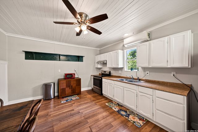 320 SECOND ST, Comfort, TX 78013