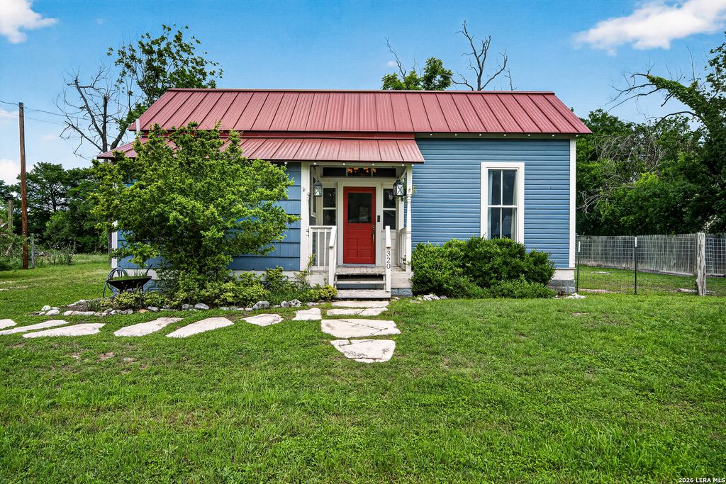 320 SECOND ST, Comfort, TX 78013