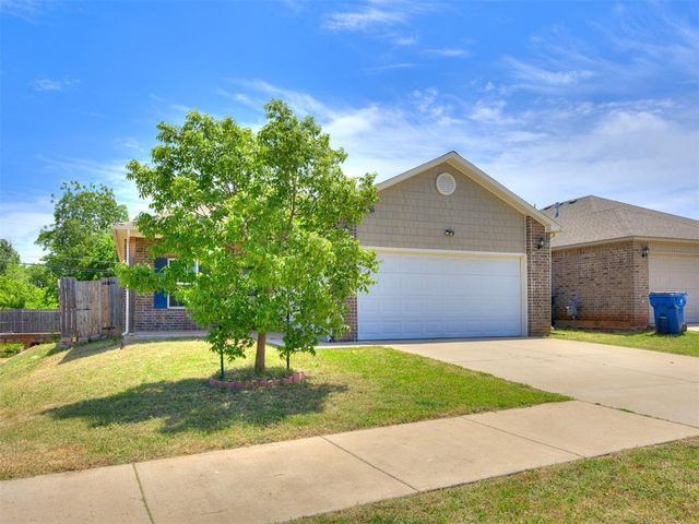 10012 Wimbledon Court, Nichols Hills, OK 73120