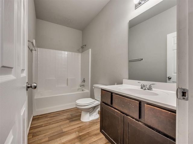 10012 Wimbledon Court, Nichols Hills, OK 73120