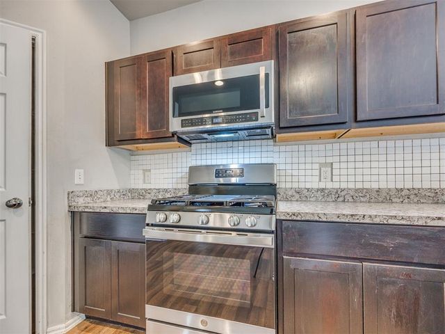 10012 Wimbledon Court, Nichols Hills, OK 73120