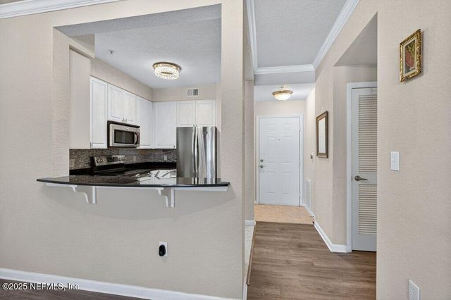 8539 GATE Parkway W 9325, Jacksonville, FL 32216