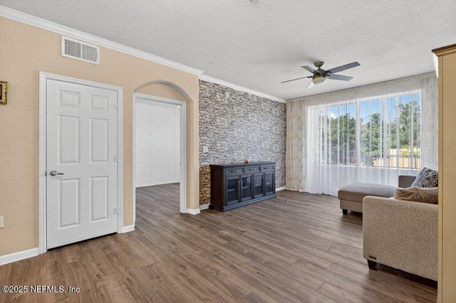 8539 GATE Parkway W 9325, Jacksonville, FL 32216