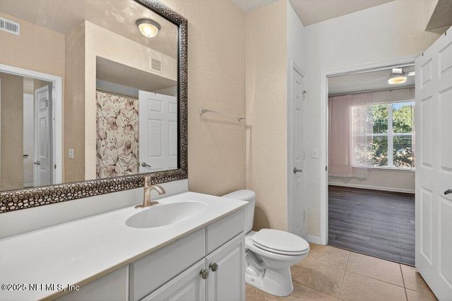 8539 GATE Parkway W 9325, Jacksonville, FL 32216