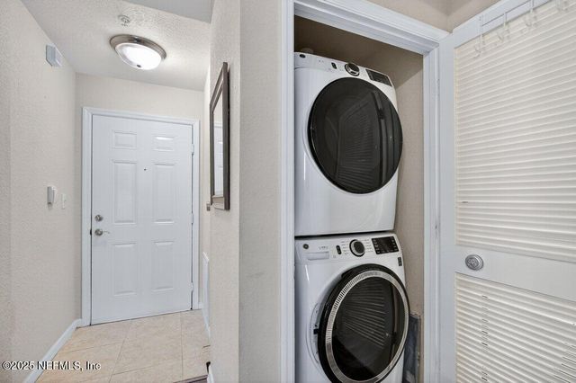 8539 GATE Parkway W 9325, Jacksonville, FL 32216