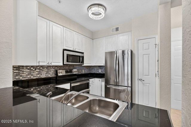 8539 GATE Parkway W 9325, Jacksonville, FL 32216