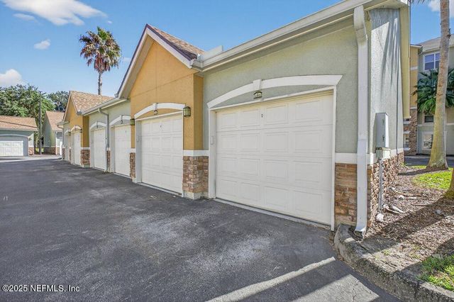 8539 GATE Parkway W 9325, Jacksonville, FL 32216