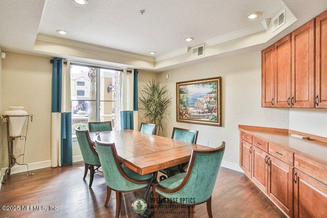 8539 GATE Parkway W 9325, Jacksonville, FL 32216