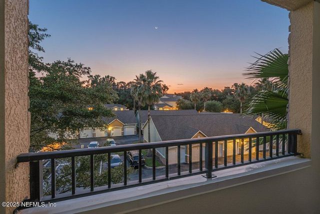 8539 GATE Parkway W 9325, Jacksonville, FL 32216