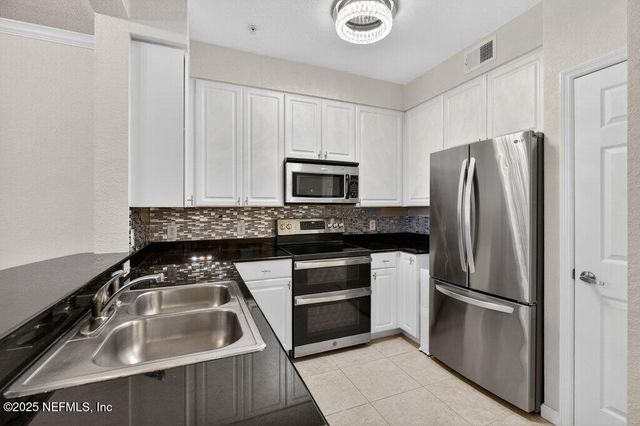 8539 GATE Parkway W 9325, Jacksonville, FL 32216