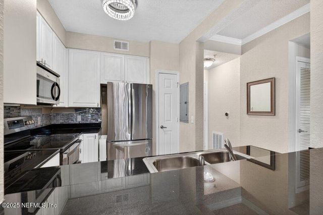 8539 GATE Parkway W 9325, Jacksonville, FL 32216