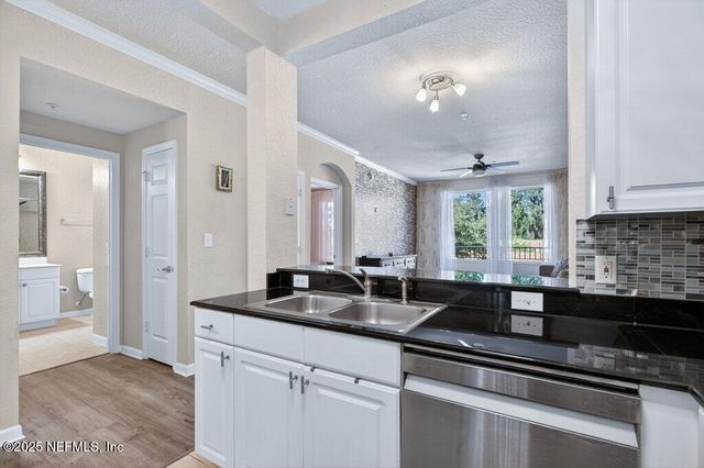 8539 GATE Parkway W 9325, Jacksonville, FL 32216