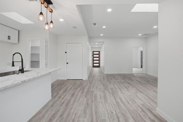 518 Royal Avenue, Grand Prairie, TX 75051