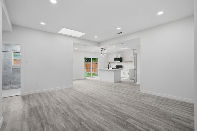518 Royal Avenue, Grand Prairie, TX 75051